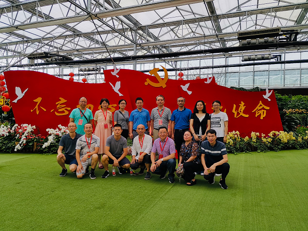 参观代村社会主义新农村建设